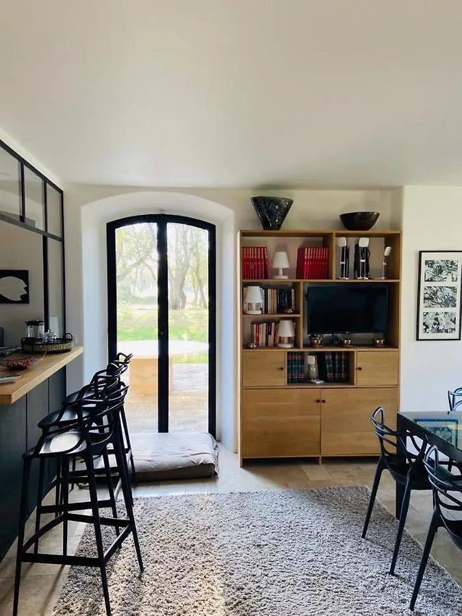 Villa Provencale Familiale Avec Piscine グリモー 0*,  フランス